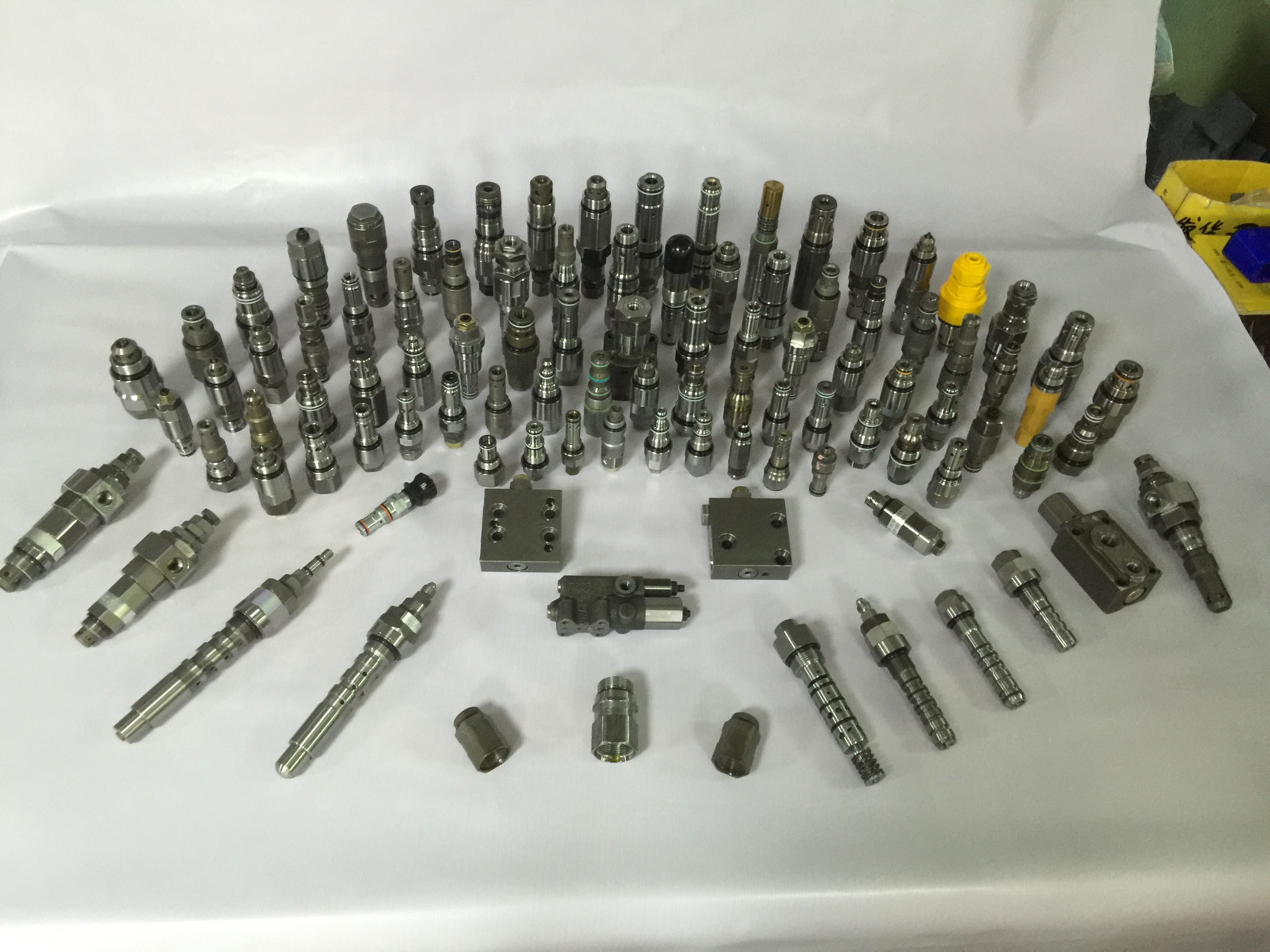 CAT E200B Cylinder Pressure Hydraulic Safety Relief Valve Standard